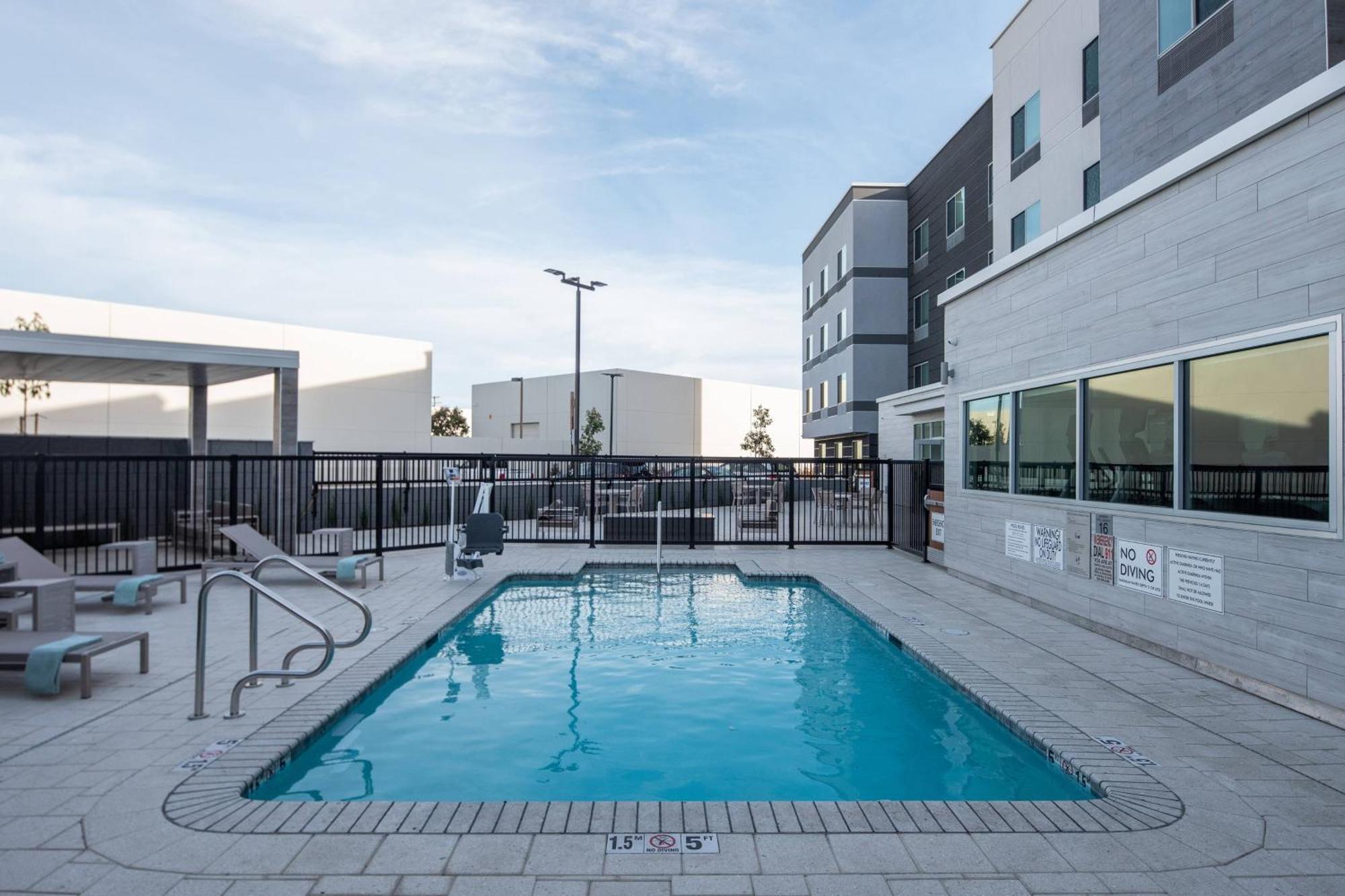 Fairfield By Marriott Inn & Suites Anaheim Los Alamitos Exterior foto